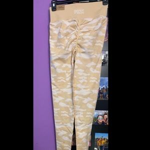 NWT Camo seamless booty scrunch leggings